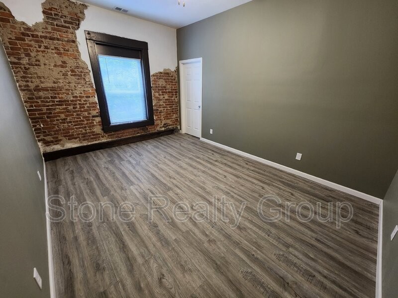 1668 Locust St #2 - Photo 4 of 6
