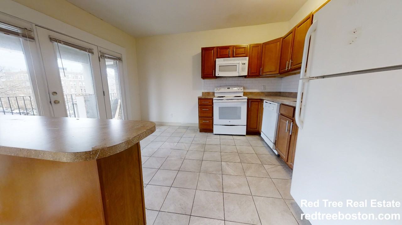 1137 Commonwealth Ave #5 - Photo 2 of 13