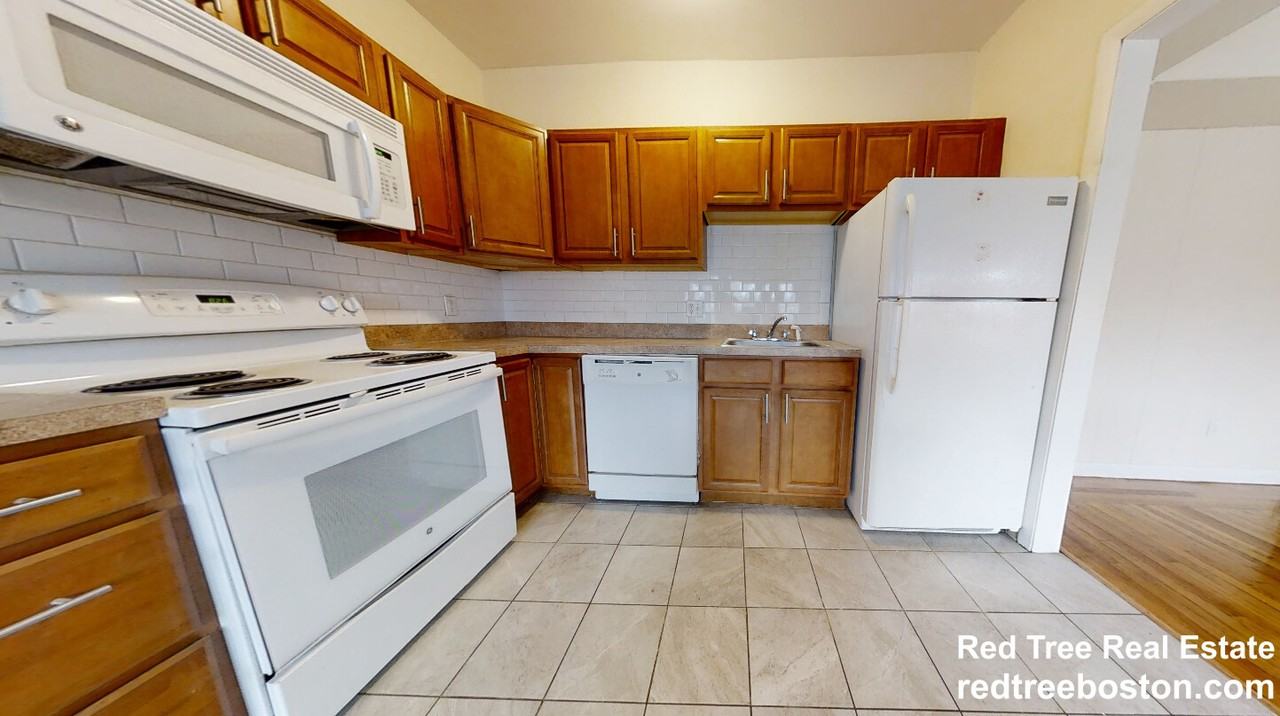 1137 Commonwealth Ave #5 - Photo 3 of 13