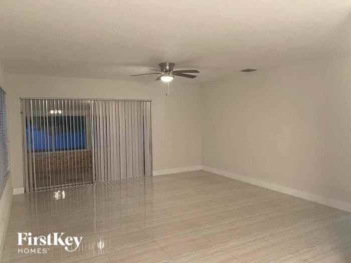 17800 Ne 6th Ct - Photo 3 of 17