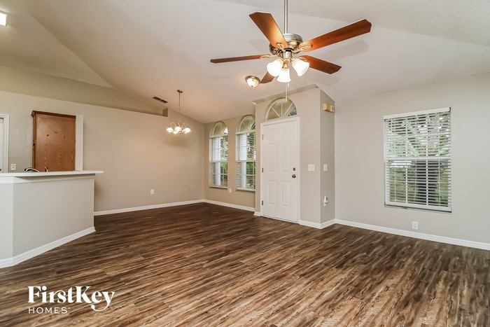 2826 Redbud Ct - Photo 3 of 15