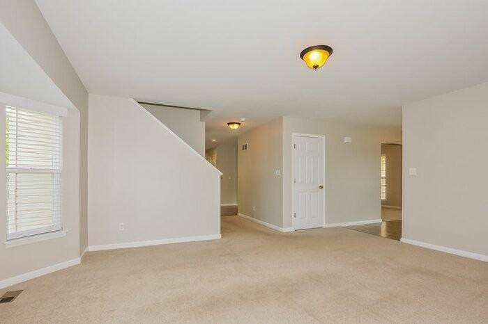 8047 Pinetop Dr - Photo 3 of 15