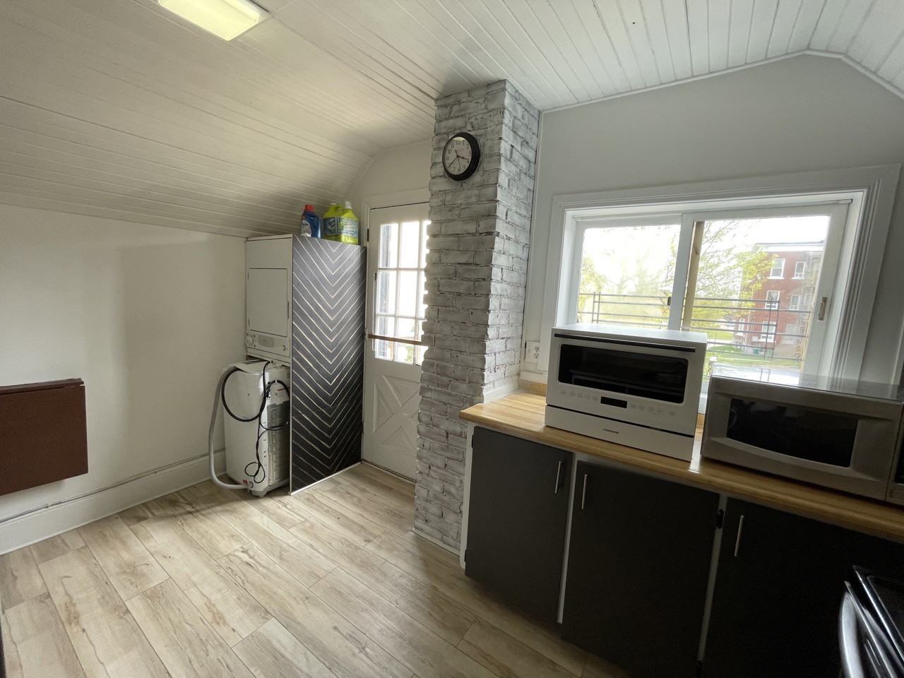 295 Bell St - Photo 3 of 12