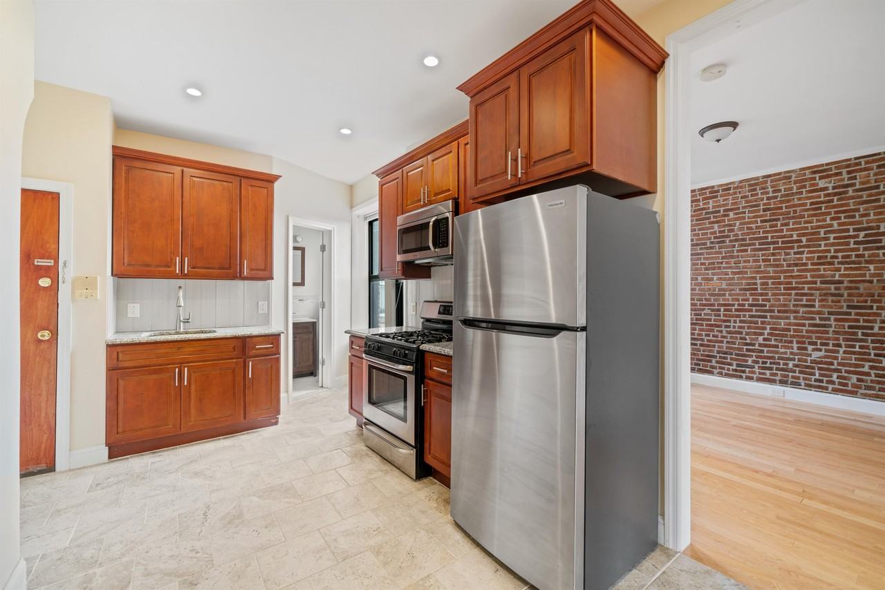 152 New York AveApartment 11 #11 - Photo 2 of 10