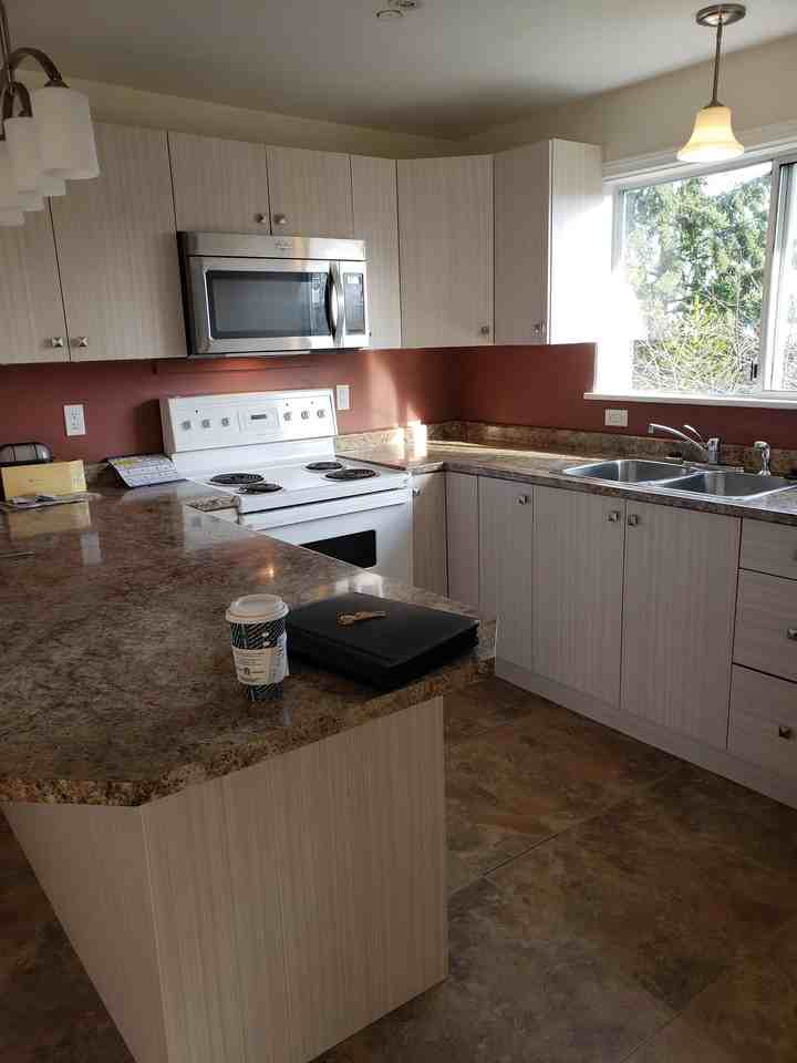 729 Haliburton St - Photo 2 of 16