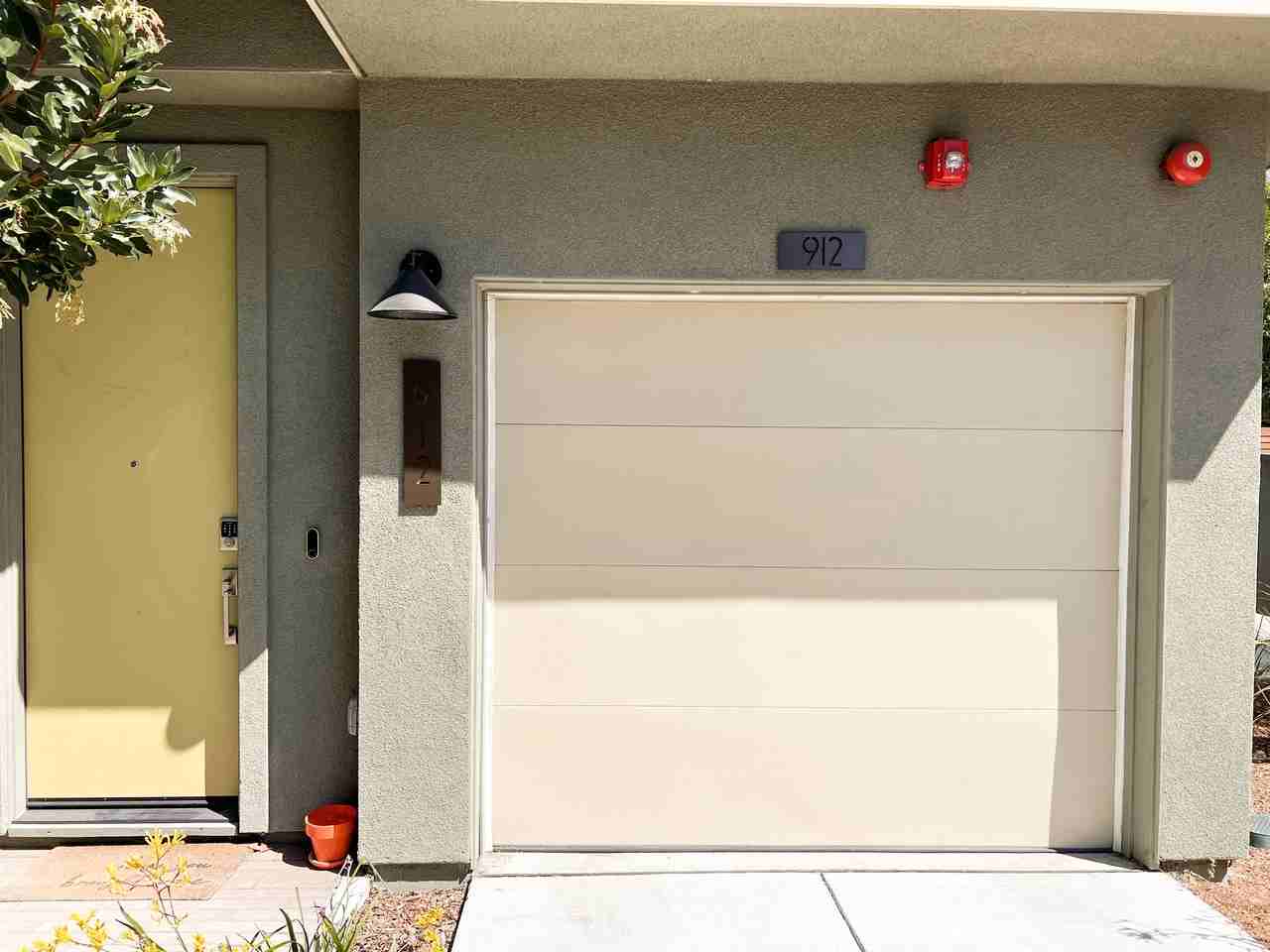 912 Edy Lane - Photo 2 of 23
