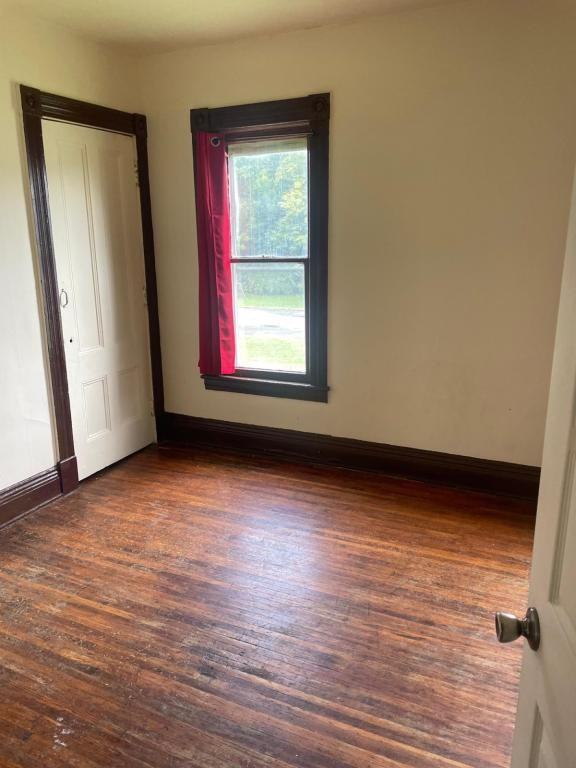 61 Sander St - Photo 3 of 7