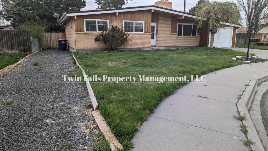 2121 Sherry Cir - Photo 2 of 22