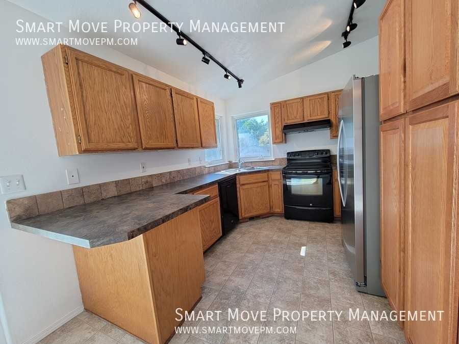 108 S Crest Wood Dr - Photo 3 of 21