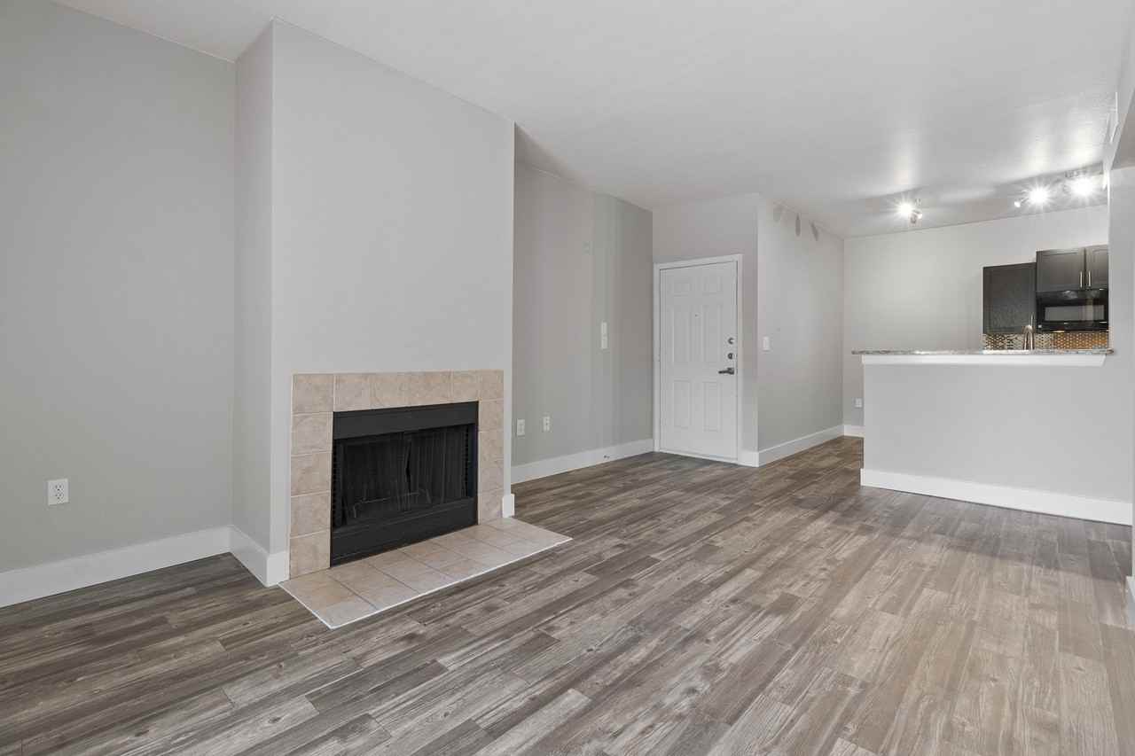 Easton - Photo 7 of 33