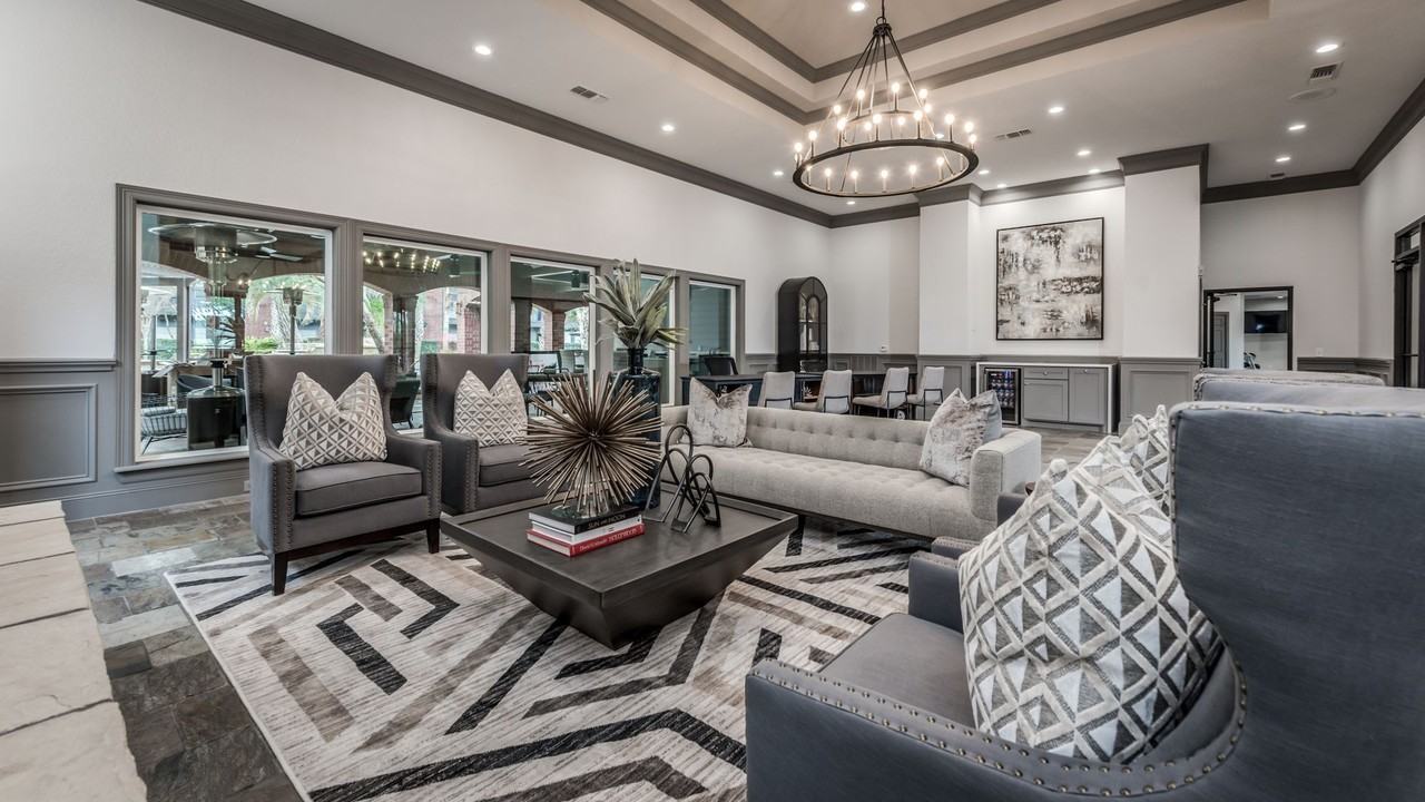 Alexander - Photo 4 of 15