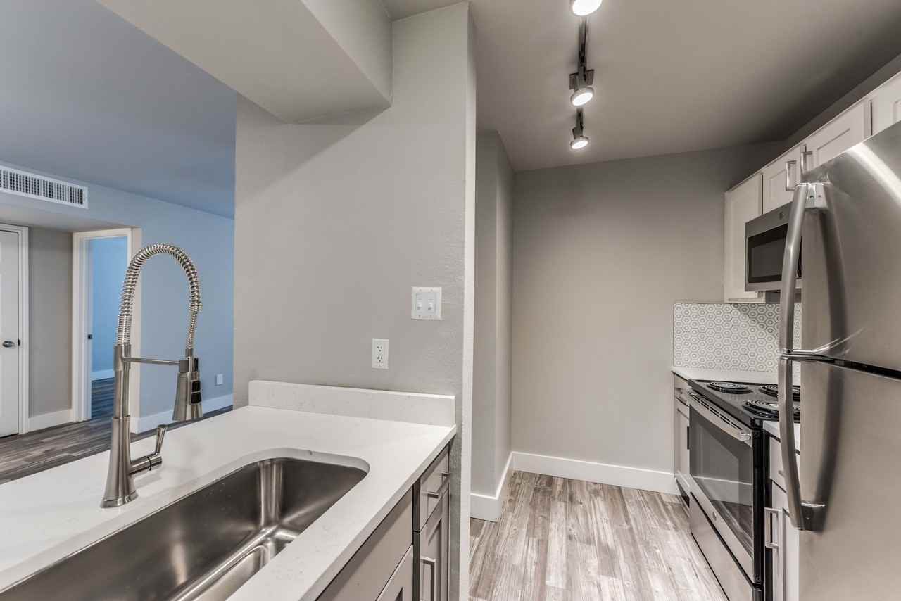 Warwick at Westchase - Photo 6 of 14