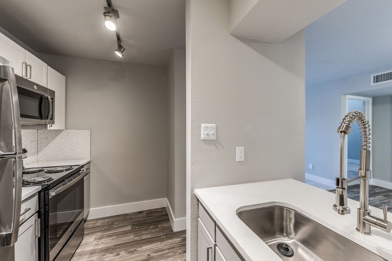 Warwick at Westchase - Photo 7 of 14