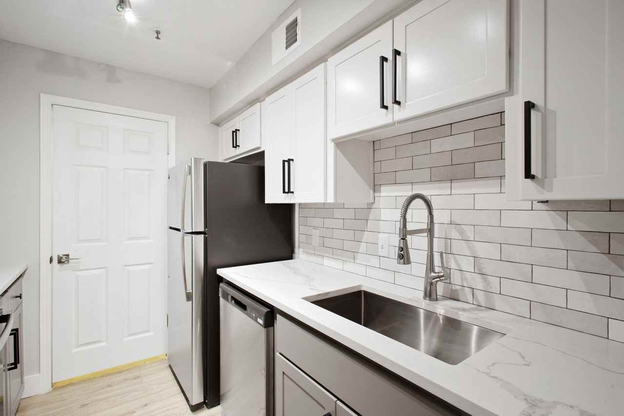 Clifton on 7th - Photo 4 of 33