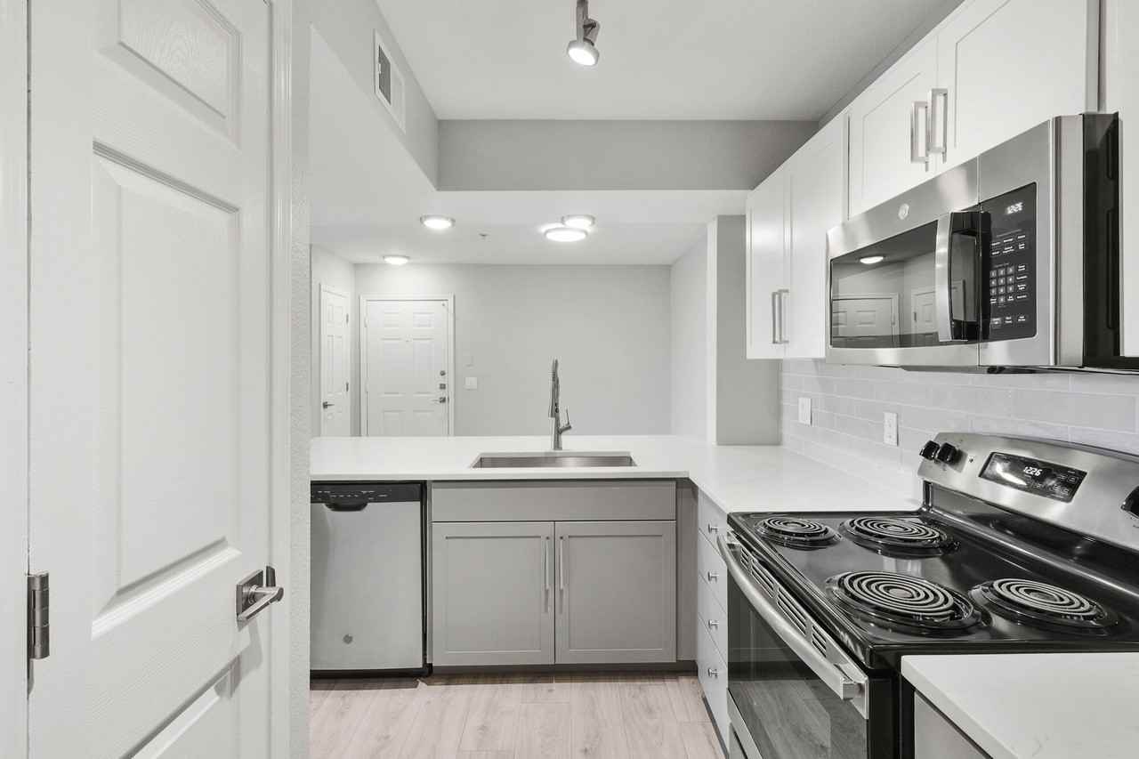 Lennox - Photo 2 of 33