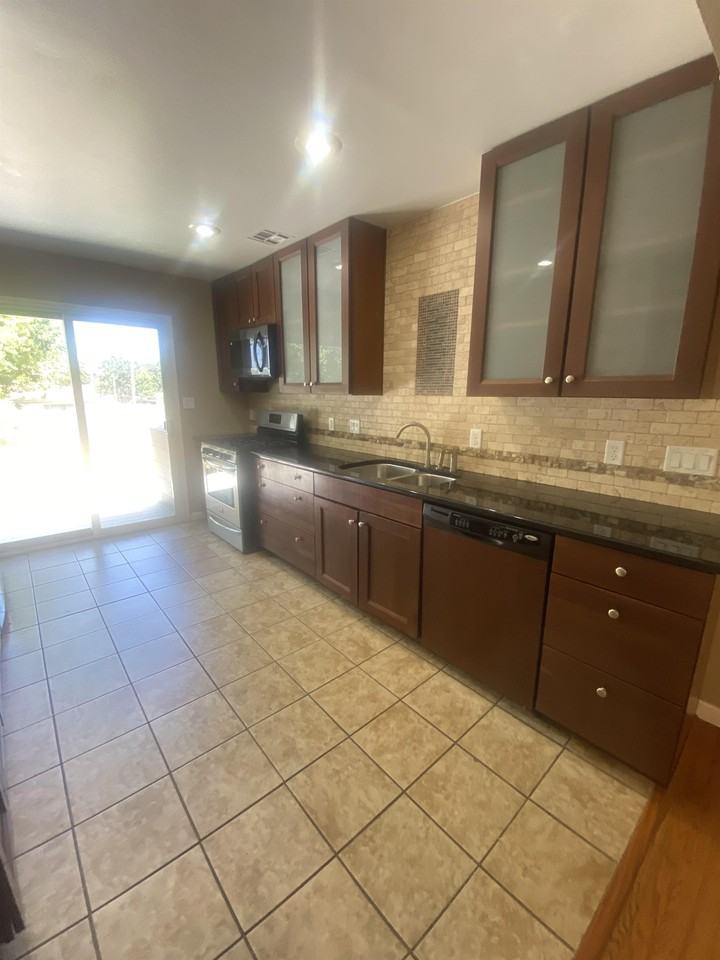 3019 Independence St #1 - Photo 3 of 12