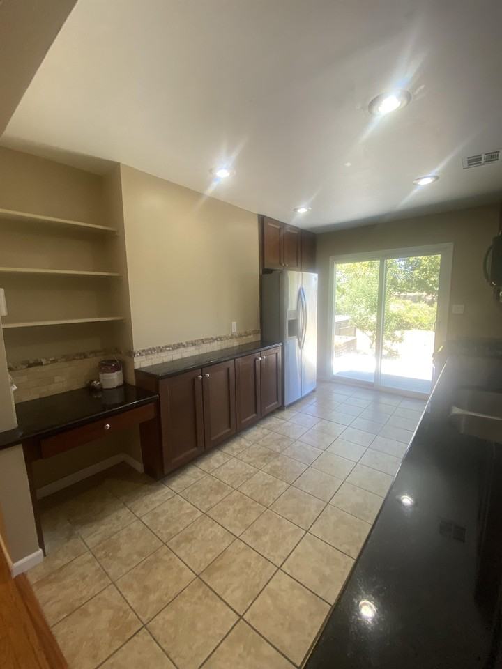 3019 Independence St #1 - Photo 4 of 12