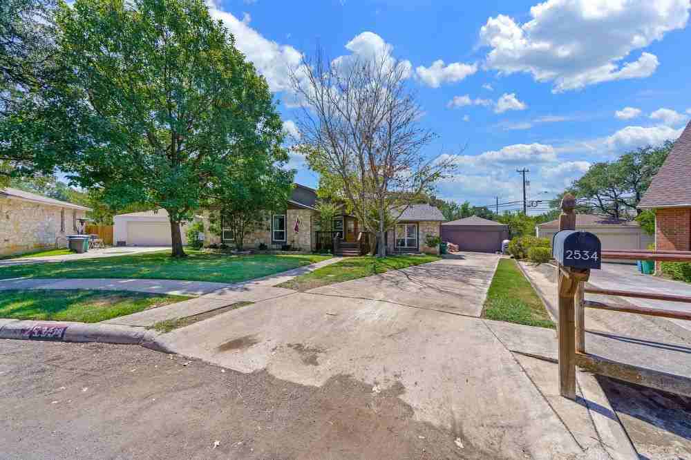 2534 Wilderness Hl - Photo 2 of 36