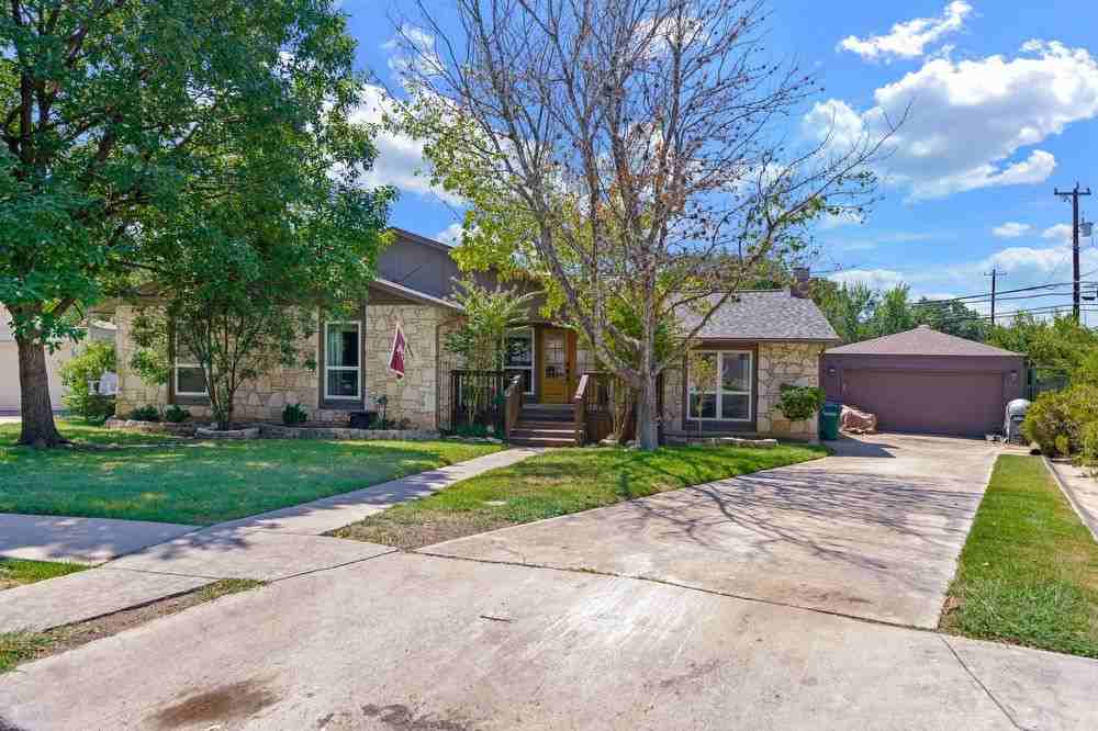 2534 Wilderness Hl - Photo 3 of 36