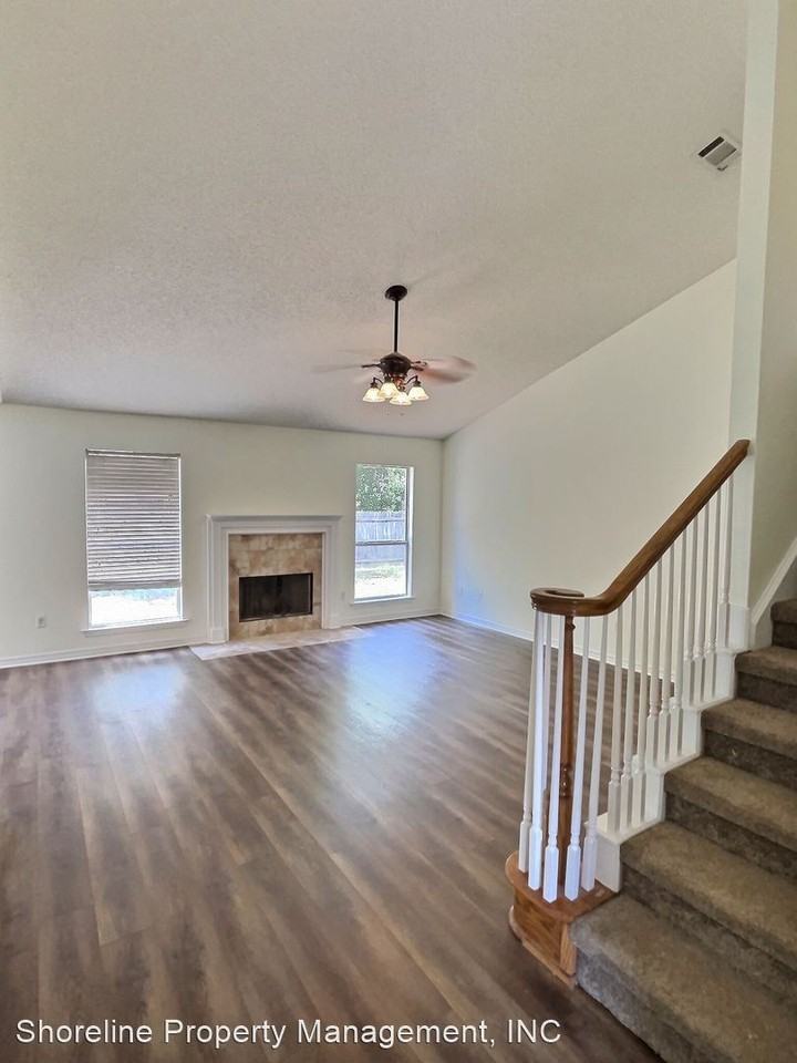 3217 Joy Ln - Photo 3 of 17