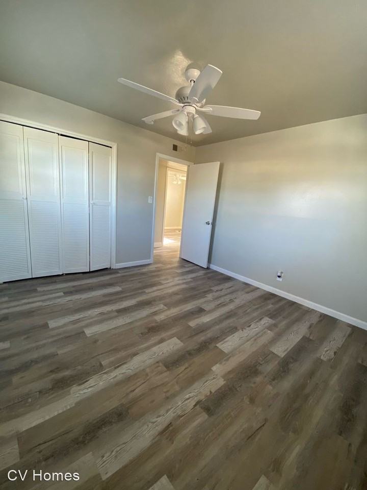 4332 45th Ave - Photo 3 of 17