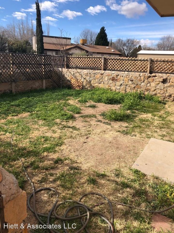 5520 Oakbriar Circle - Photo 2 of 9