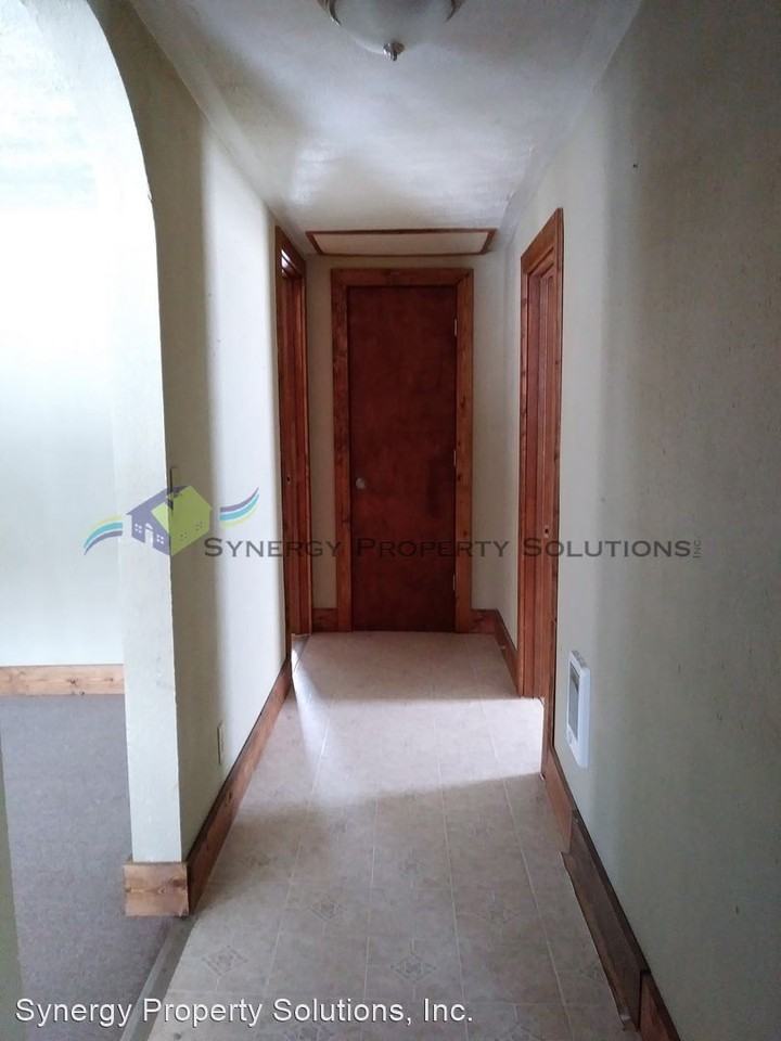 1214 Caldwell St - Photo 2 of 25