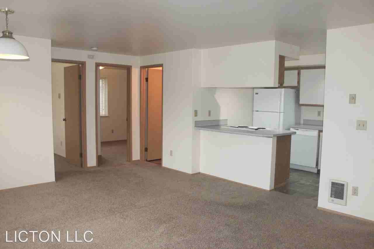 9242 Ashworth Ave N - Photo 2 of 14