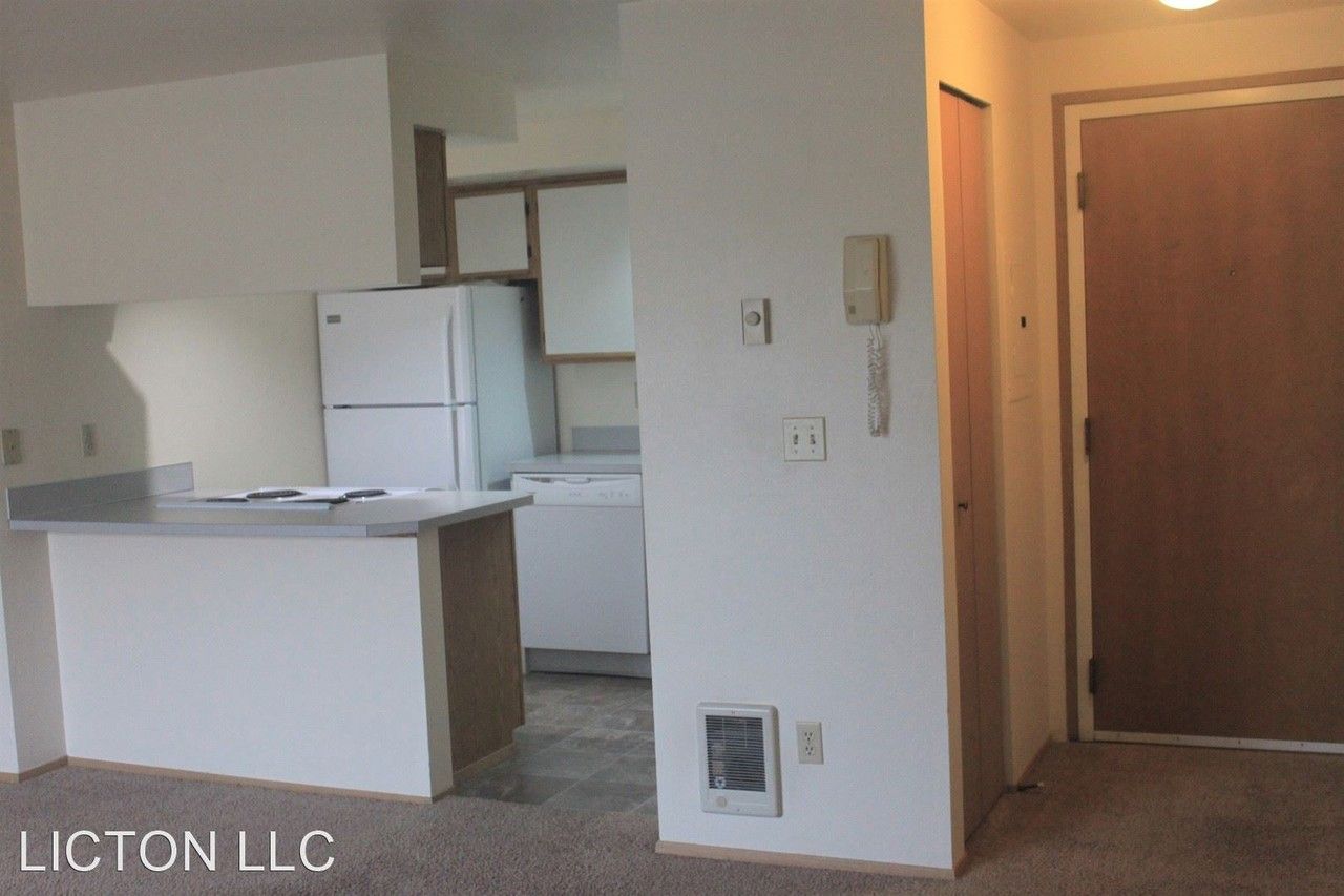 9242 Ashworth Ave N - Photo 3 of 14