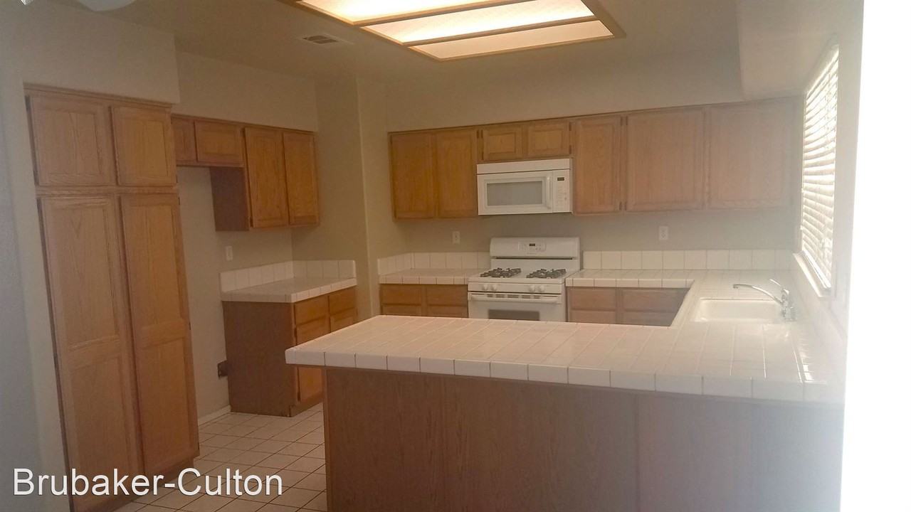 1025 Raven Rd - Photo 3 of 22