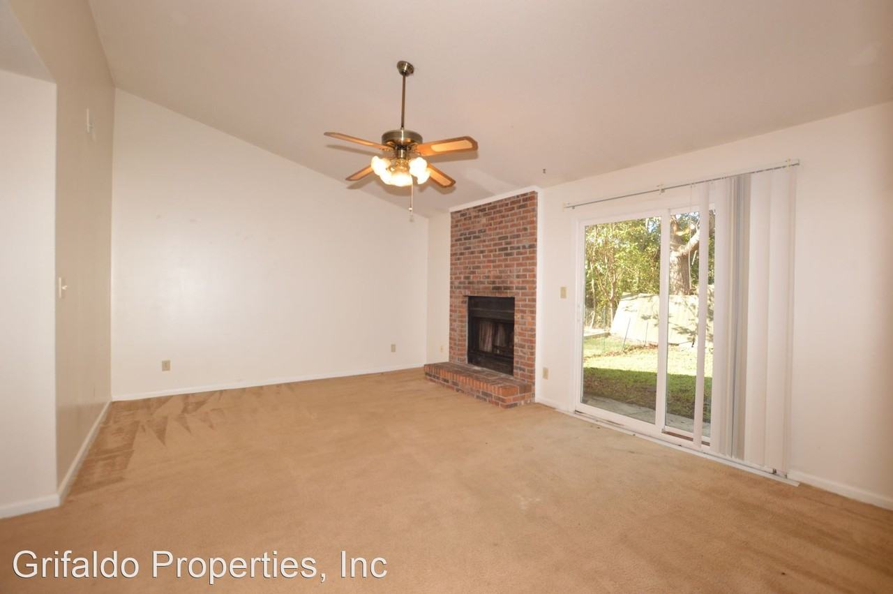 1955 Rolling Ridge Dr - Photo 3 of 16