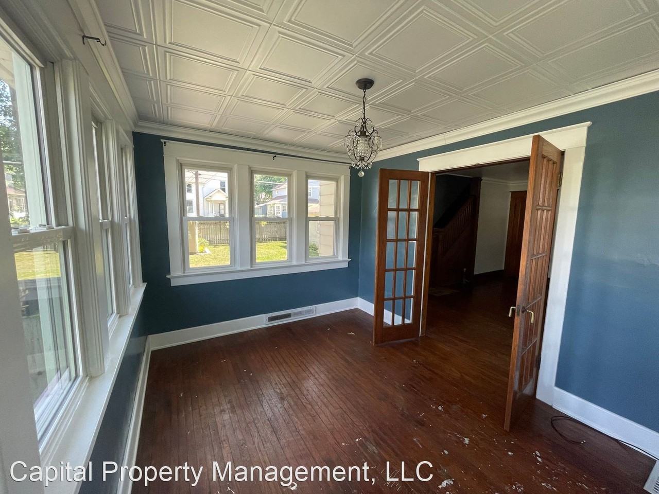 403 Englewood Ct - Photo 3 of 18