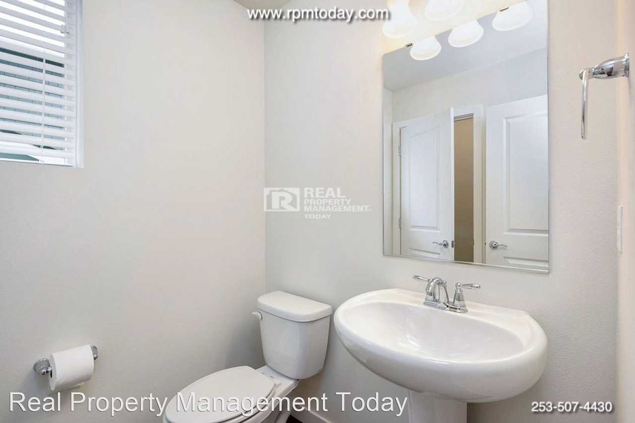 5656 S 302nd St - Photo 3 of 21