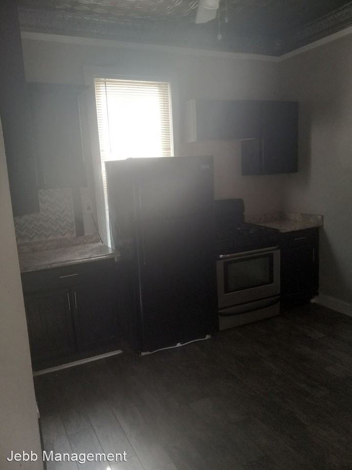 6832 S Sangamon St - Photo 2 of 7