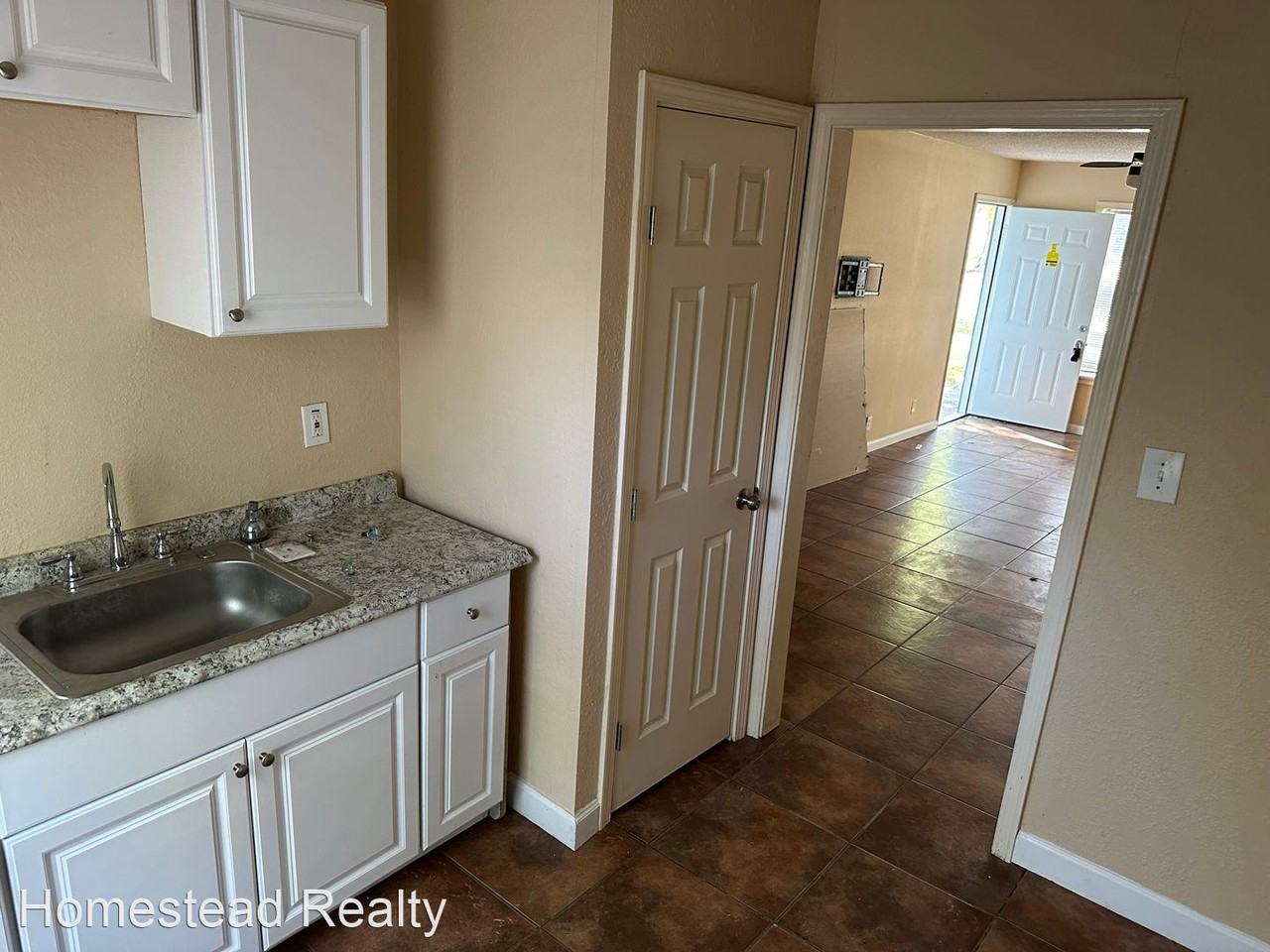 725/727 E Caston - Photo 3 of 5