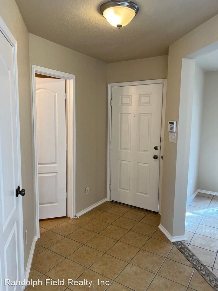 13715 Pebble Rnch - Photo 3 of 27