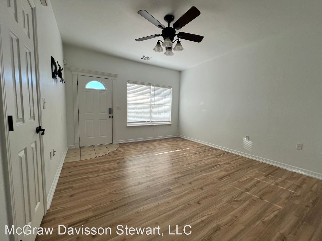 10711 Douglas Cir - Photo 3 of 21