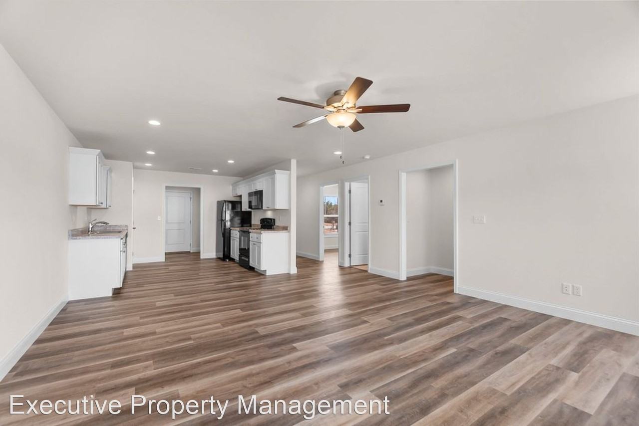 879/881 Highland Point Dr Apartments in Jackson, MO 63755 Zumper