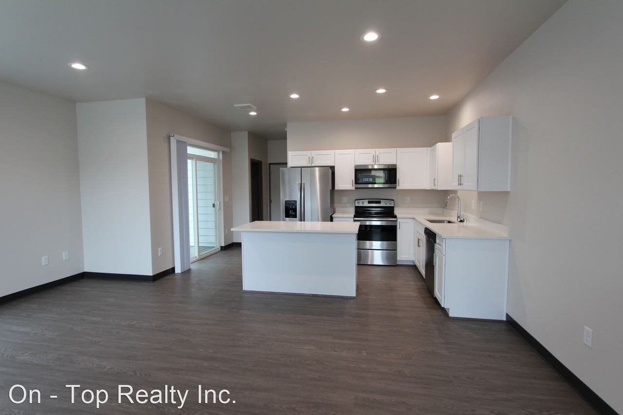1011/1013 Greenfield Dr. - Photo 3 of 26