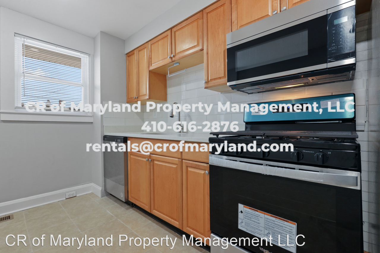 230 S Clinton St - Photo 3 of 15