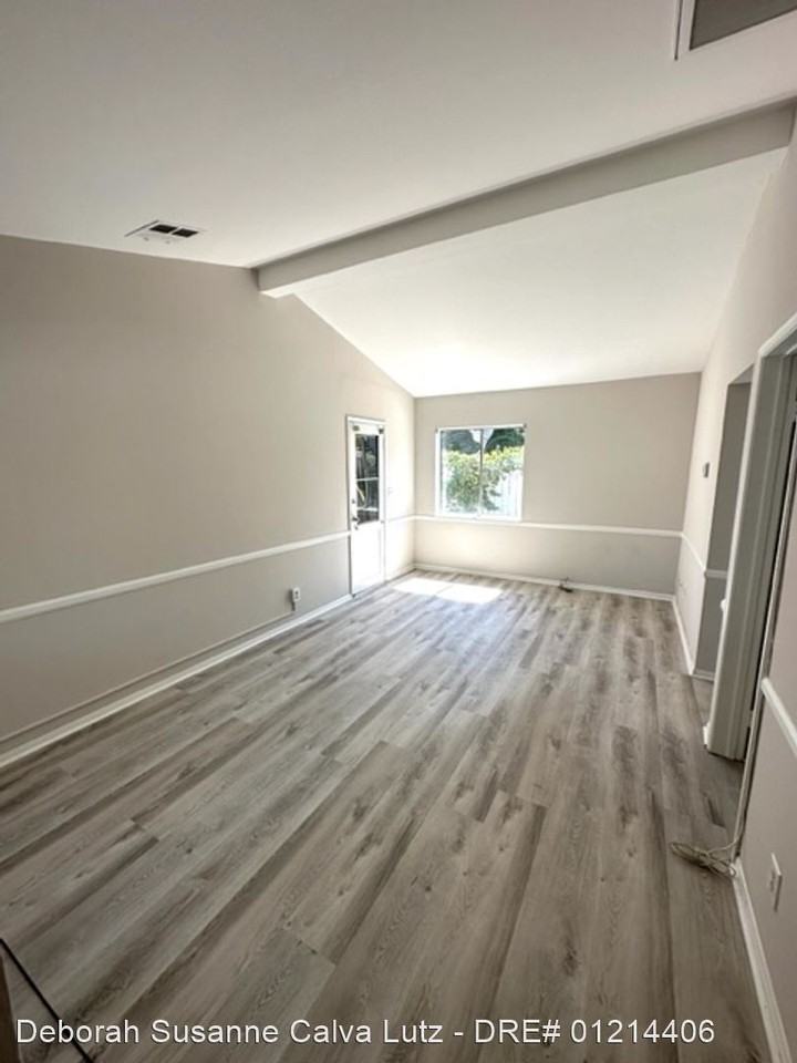 2404 Fairway Ave - Photo 3 of 14