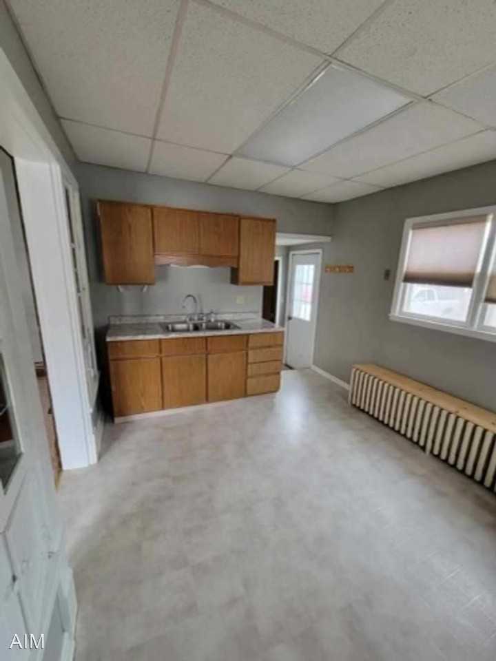 104 12th Ave NE - Photo 2 of 10