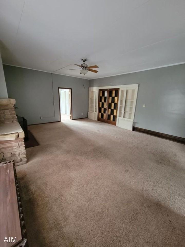 104 12th Ave NE - Photo 3 of 10