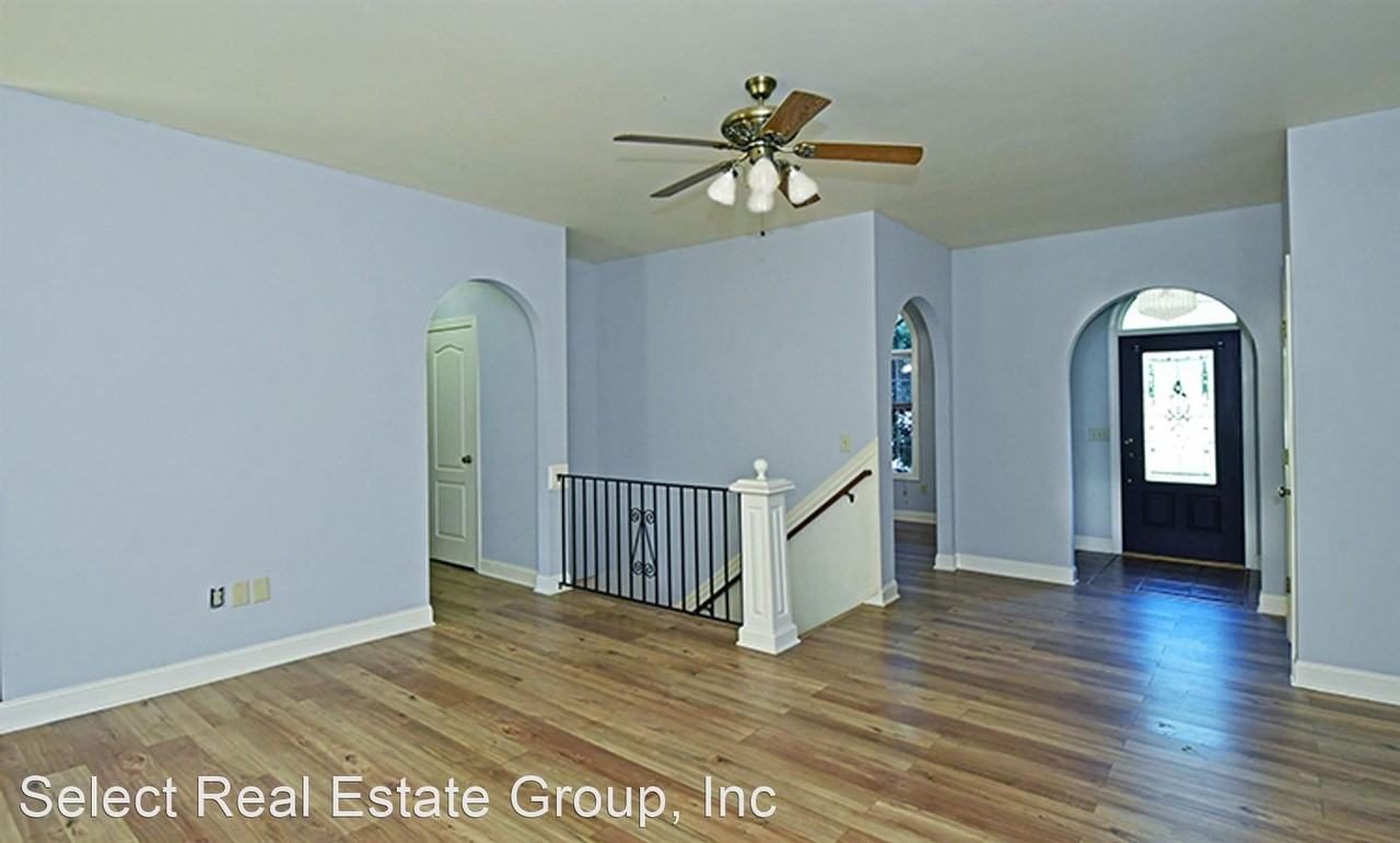 1070 Rosewood Dr - Photo 2 of 36