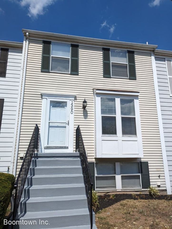 1390 David Ln - Photo 2 of 27