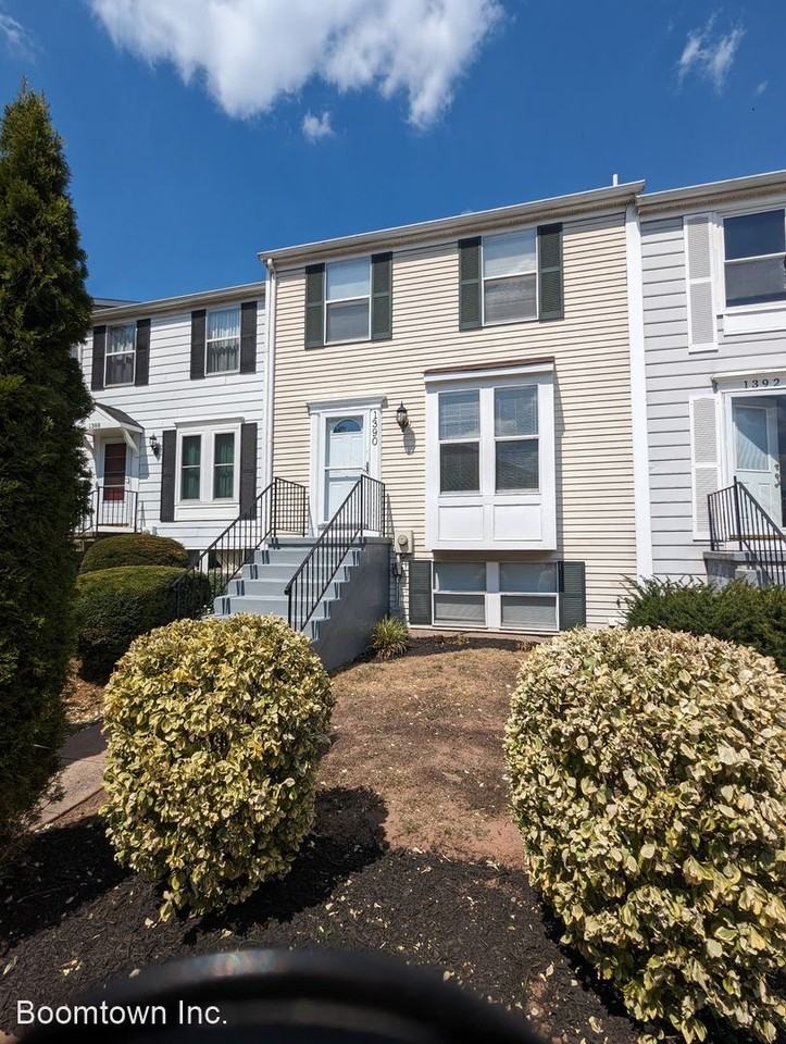 1390 David Ln - Photo 3 of 27