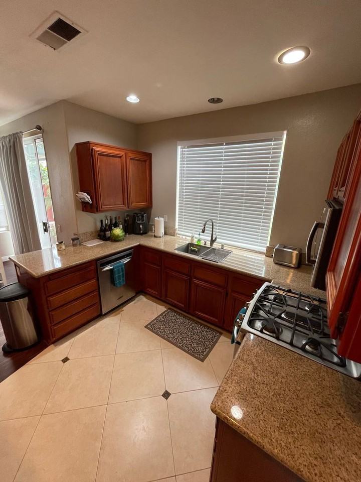 524 Kiley Rd - Photo 3 of 20