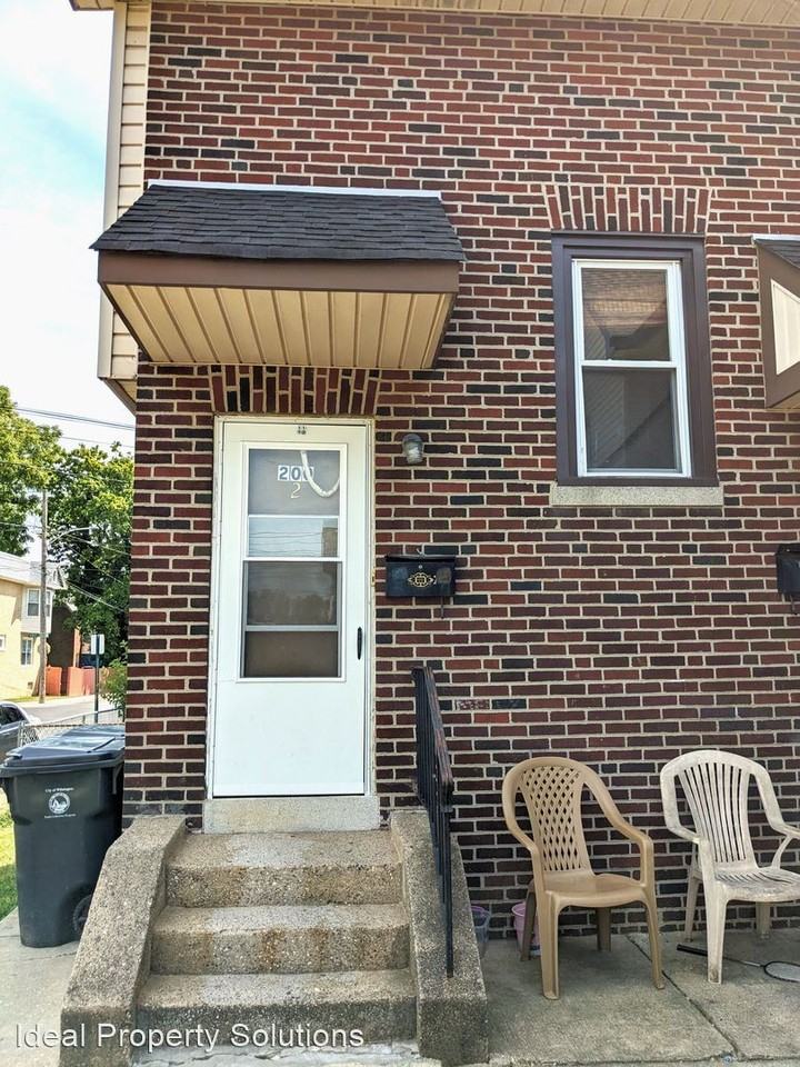 200 W. 28th Street - Photo 2 of 12