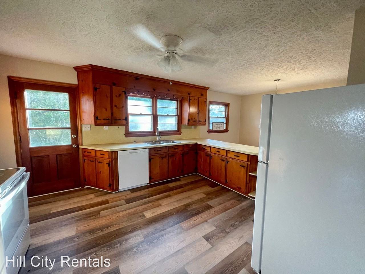 2106 Railview Rd - Photo 3 of 15