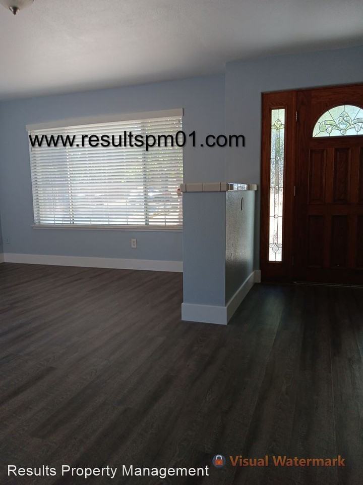 5549 Eagle View Way - Photo 2 of 9